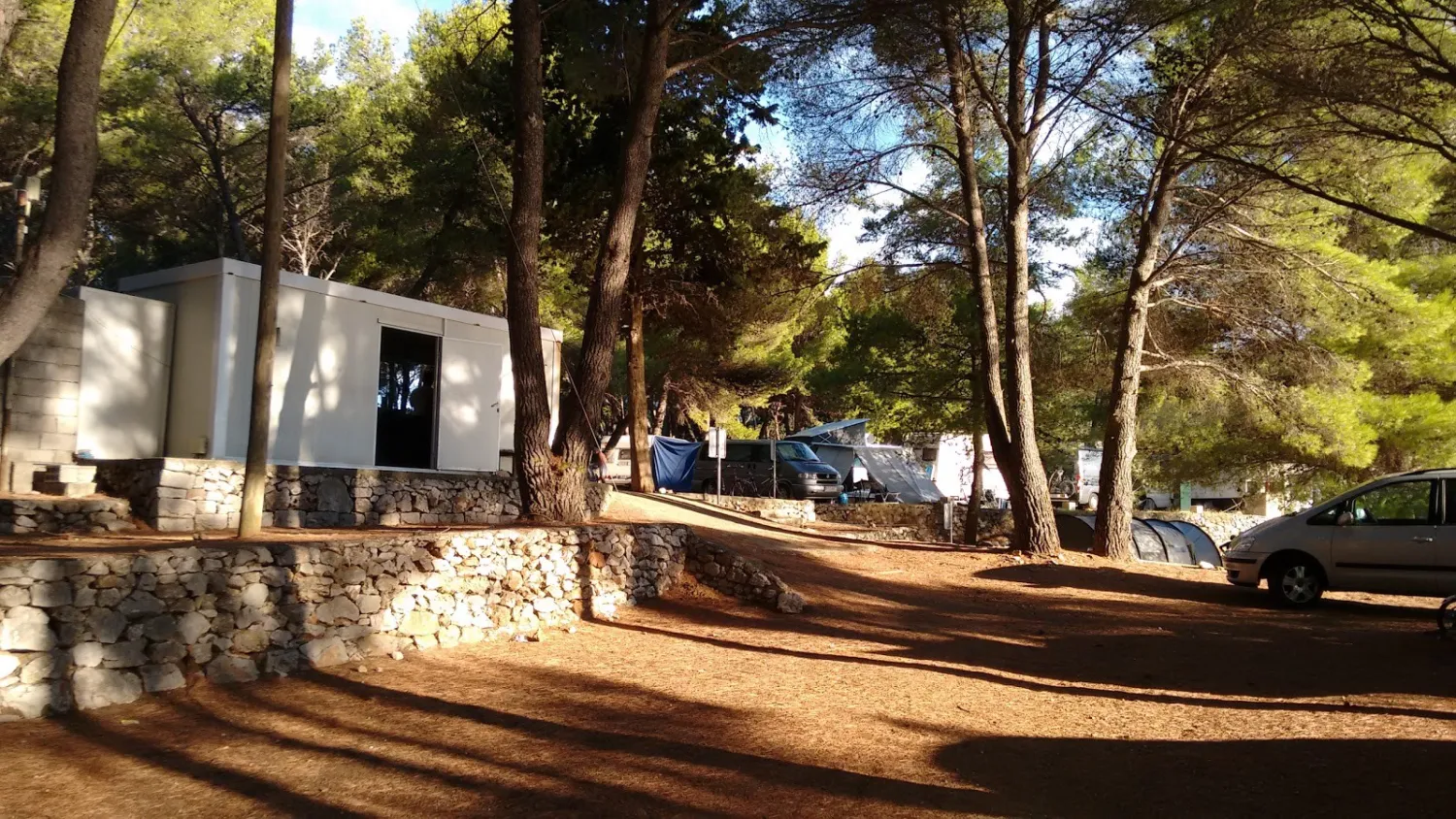 camping-mina-jelsa-hwpyx