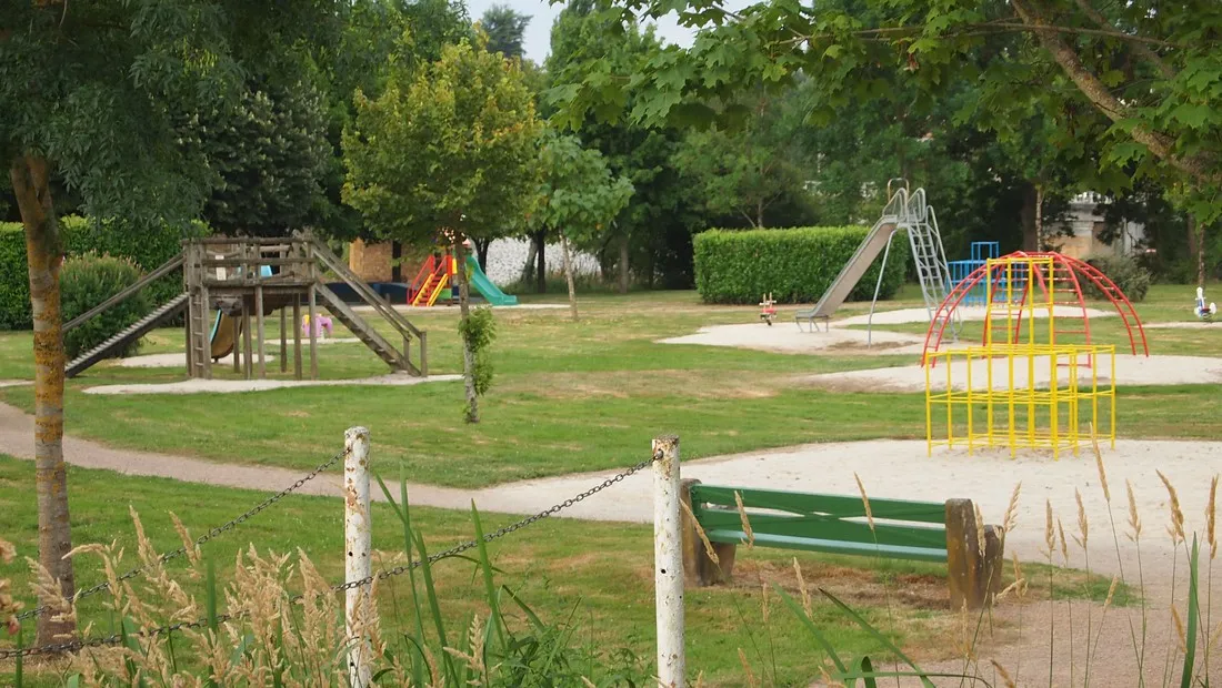 camping-municipal-le-parc-availles-limouzine-79zaf