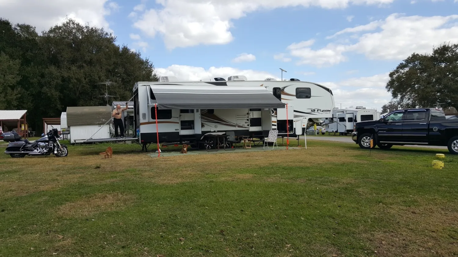 stage-stop-campground-winter-garden-v2c2t