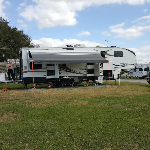 stage-stop-campground-winter-garden-v2c2t