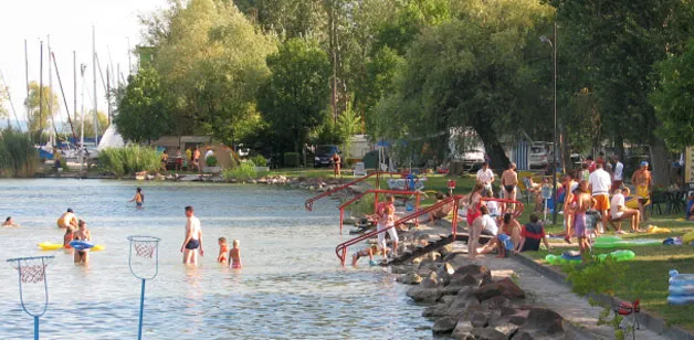 yacht-camping-balatonalmdi-jsbgb