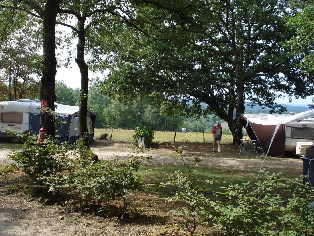 camping-sites-et-paysages-les-hirondelles-loupiac-hdqlt