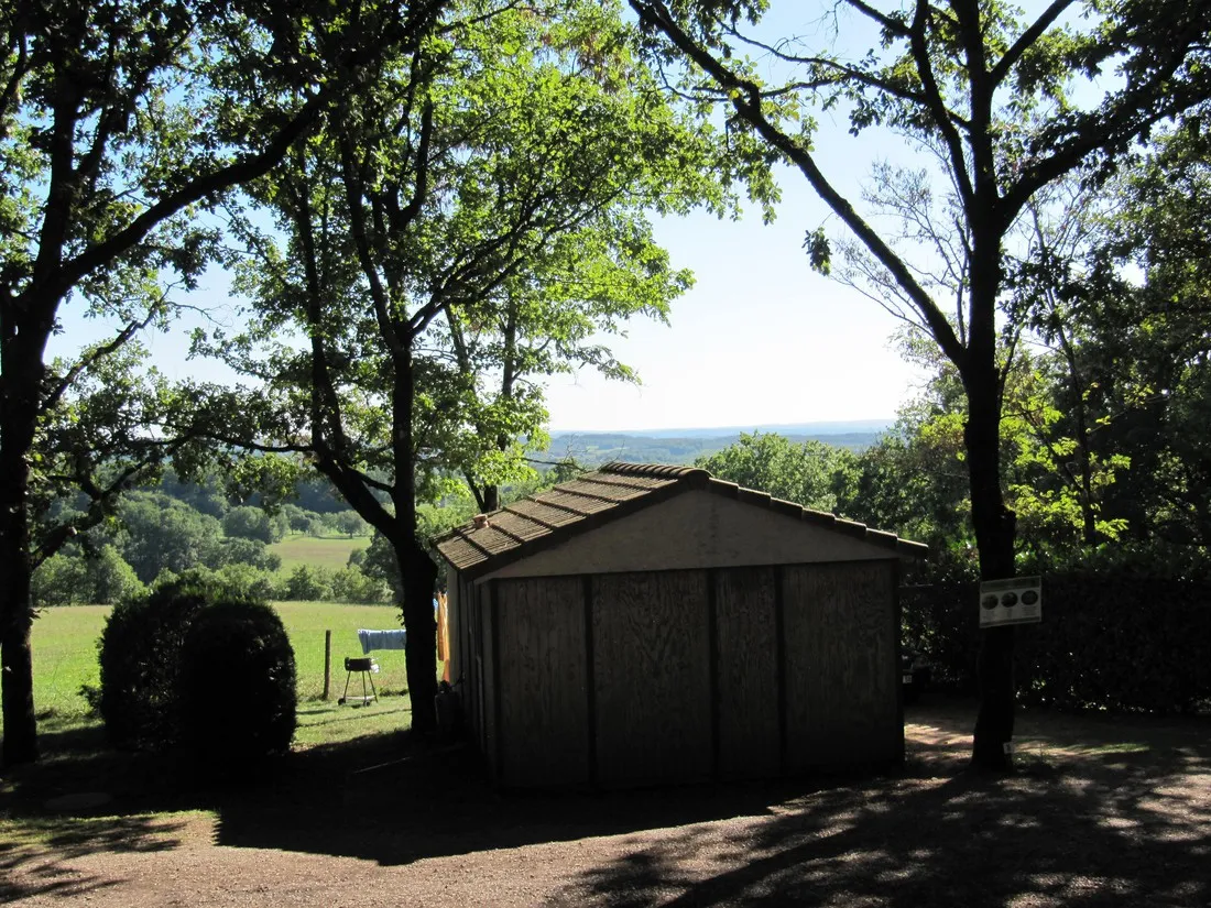 camping-sites-et-paysages-les-hirondelles-loupiac-lyga9