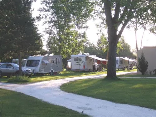 camping-couleurs-du-monde-faverolles-sur-cher-gvtgw