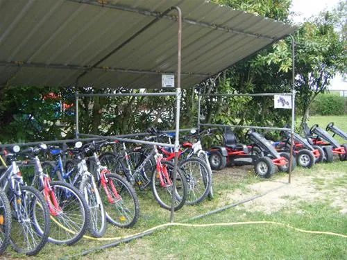 camping-couleurs-du-monde-faverolles-sur-cher-iyrnl