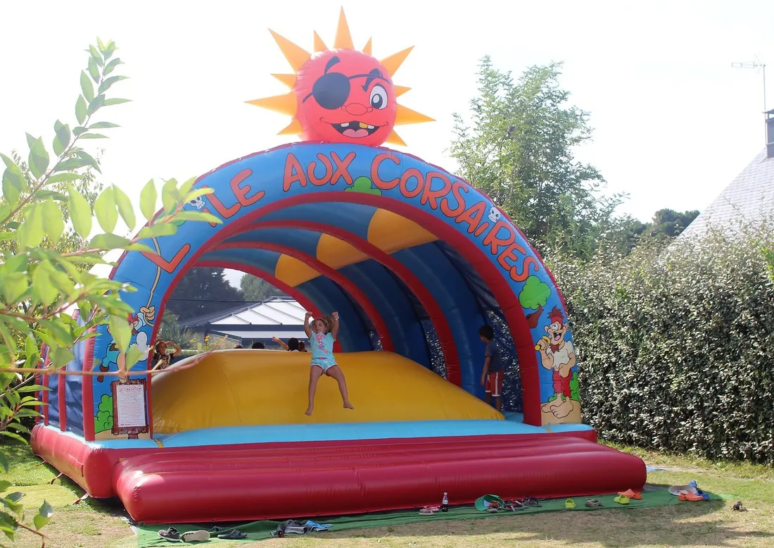 flower-camping-longchamp-st-lunaire-bzucs