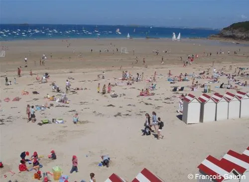flower-camping-longchamp-st-lunaire-uzqya