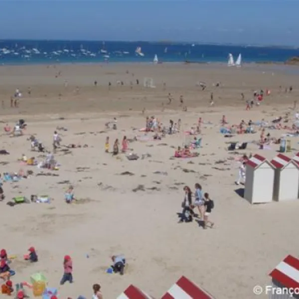 flower-camping-longchamp-st-lunaire-uzqya