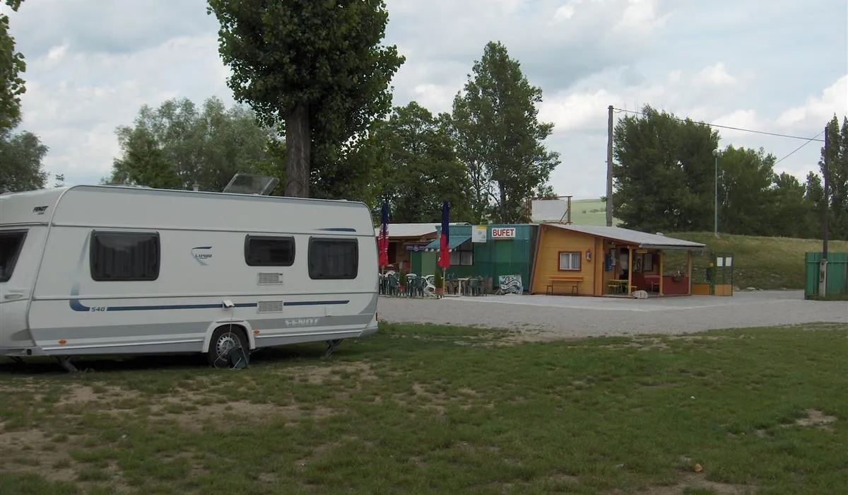 autocamping-trencin-na-ostrove-trencin-2mnjk