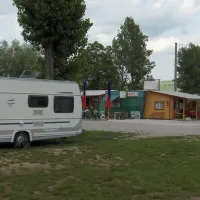 Autocamping Trencin Na Ostrove