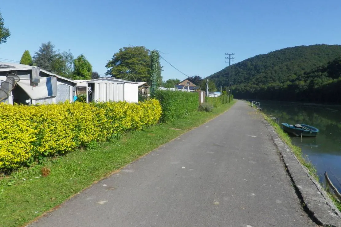 camping-castel-mosan-hermeton-sur-meuse-kzuvc