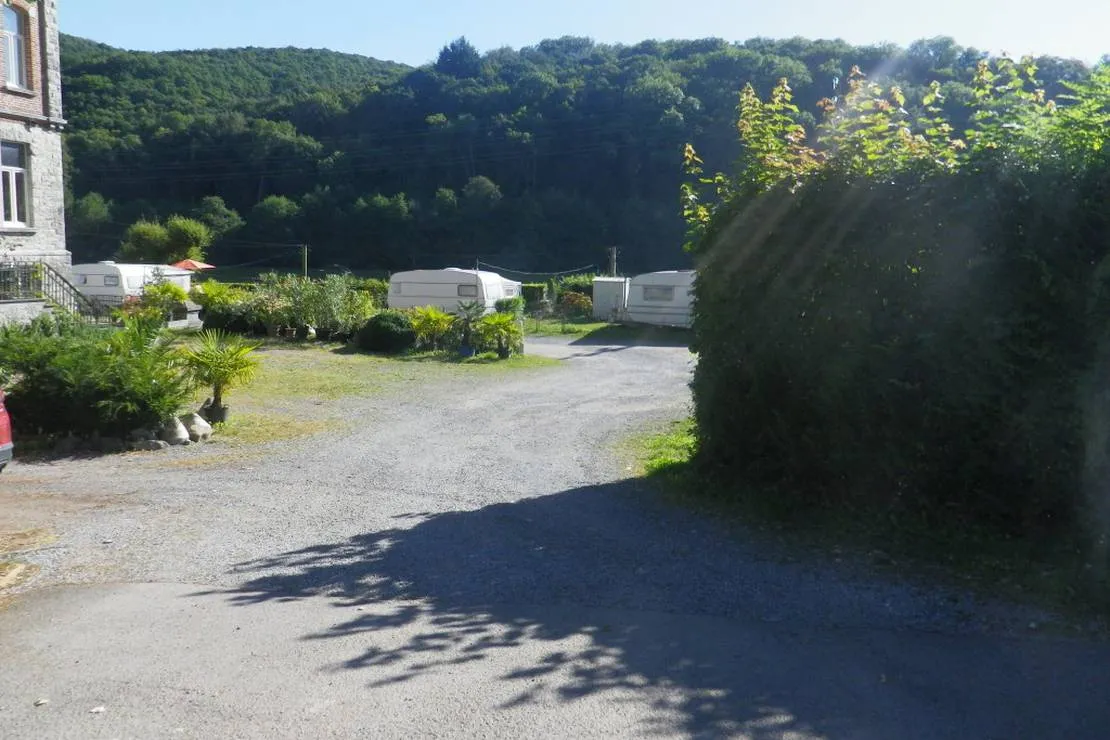 camping-castel-mosan-hermeton-sur-meuse-qhwpg