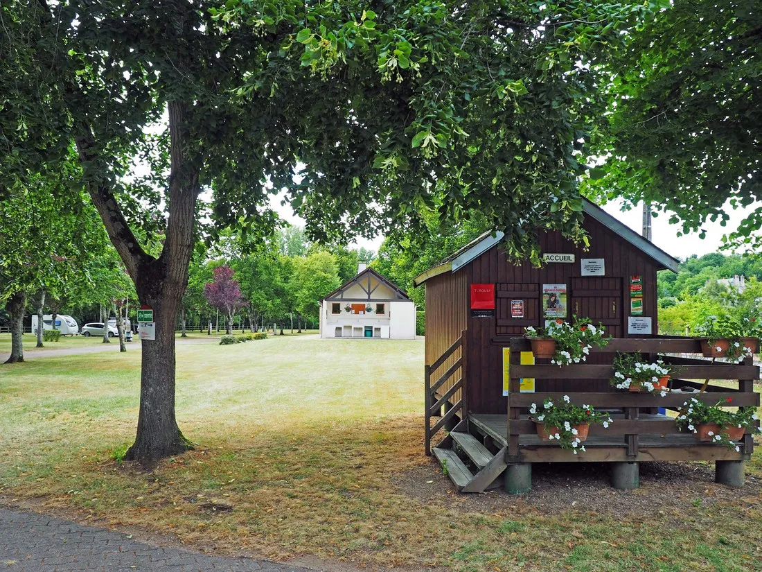 camping-municipal-des-rives-de-la-bouzanne-le-pont-chretien-chabenet-pryir