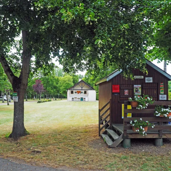 camping-municipal-des-rives-de-la-bouzanne-le-pont-chretien-chabenet-pryir