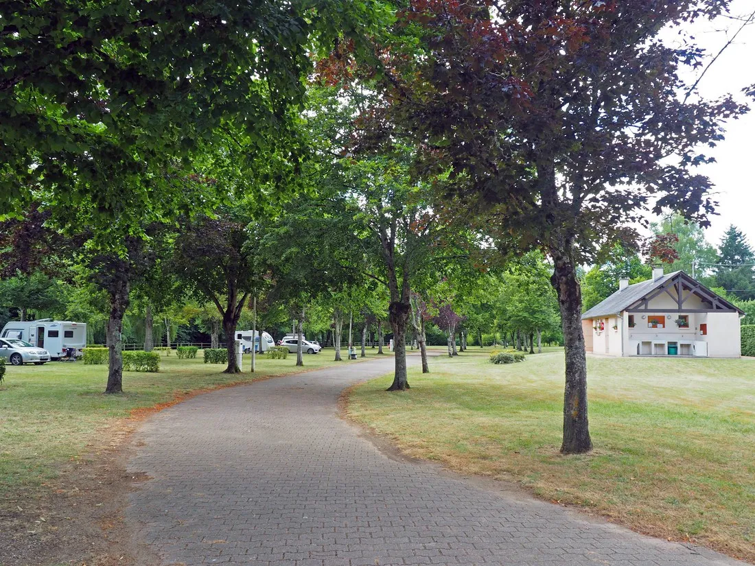 camping-municipal-des-rives-de-la-bouzanne-le-pont-chretien-chabenet-r7pad