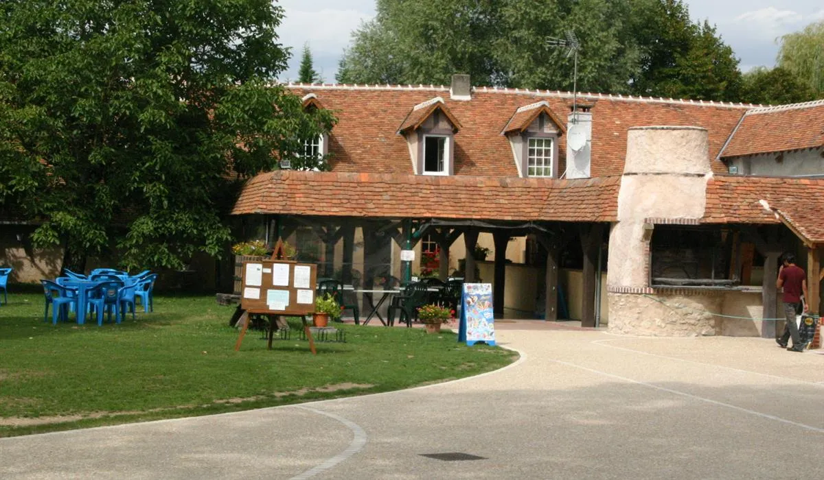 camping-essi-le-casseux-cour-cheverny-xlvsl
