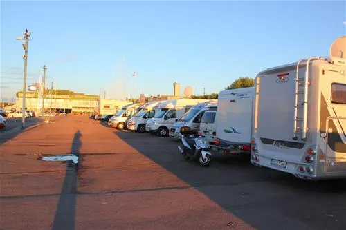 pirita-harbor-camping-tallin-ehqbk