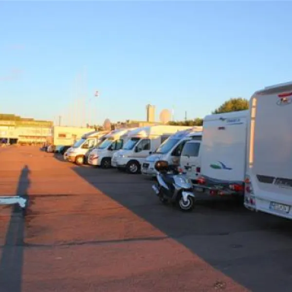 pirita-harbor-camping-tallin-ehqbk