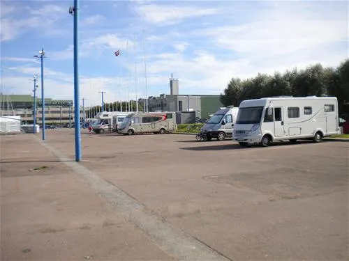 pirita-harbor-camping-tallin-hu8an
