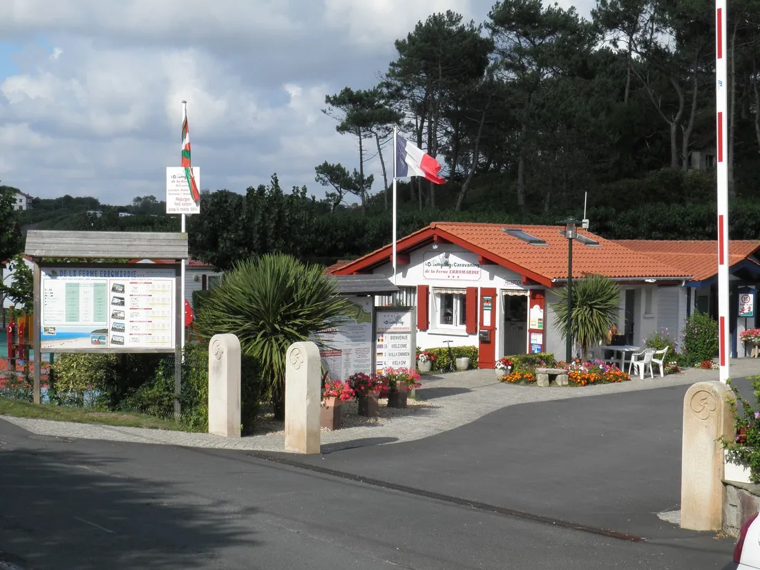 flower-camping-ferme-erromardie-st-jean-de-luz-a9gmi