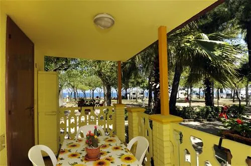 international--camping-torre-cerrano-pineto-x695g
