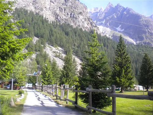 camping-monte-bianco-la-sorgente-courmayeur-upxgx
