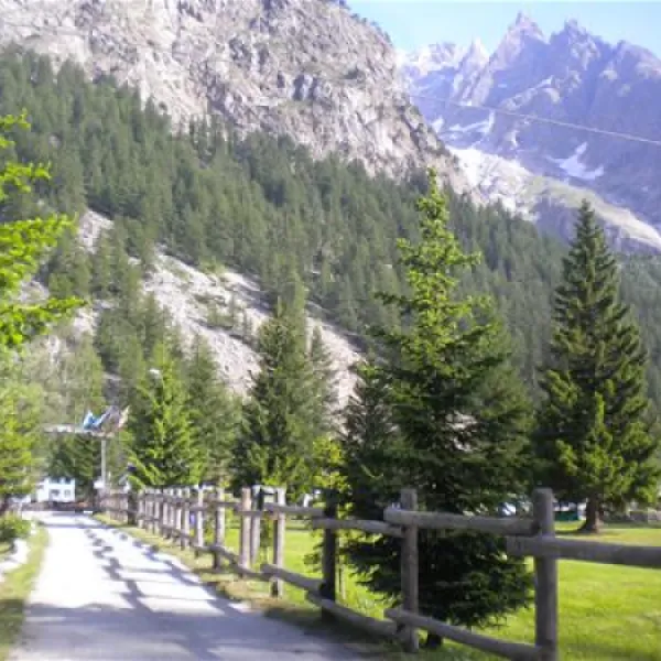 camping-monte-bianco-la-sorgente-courmayeur-upxgx