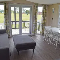 the-hollies-camping-leisure-resort-suffolk-0feuf