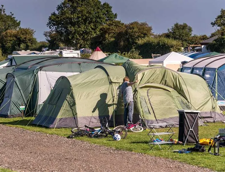 the-hollies-camping-leisure-resort-suffolk-b3ub8