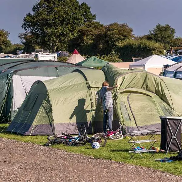 the-hollies-camping-leisure-resort-suffolk-b3ub8