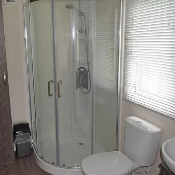 the-hollies-camping-leisure-resort-suffolk-brwgt
