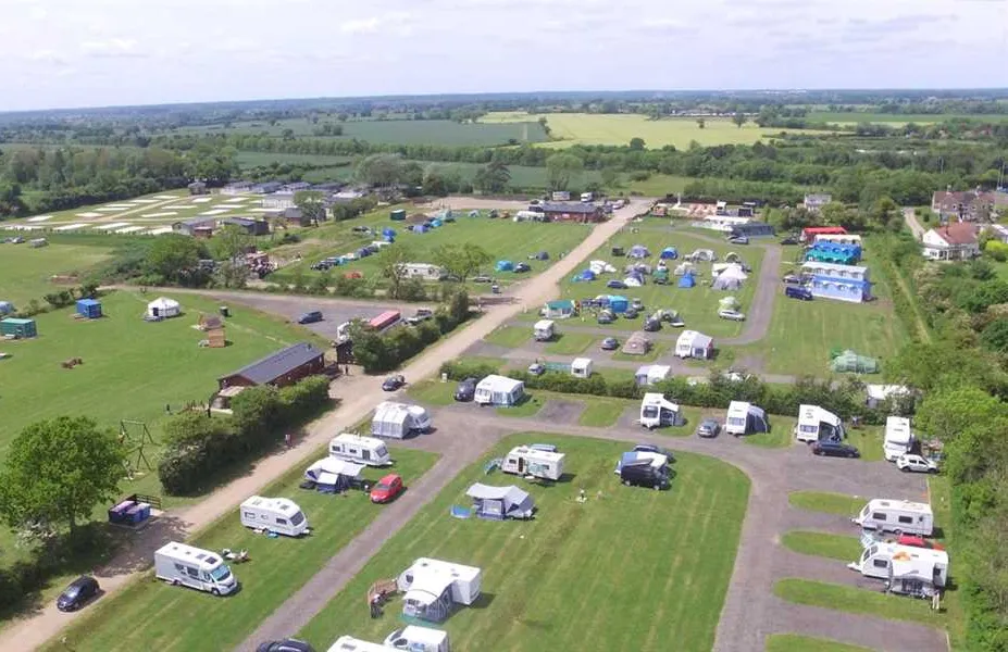 the-hollies-camping-leisure-resort-suffolk-fm3nr