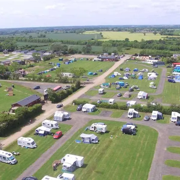 the-hollies-camping-leisure-resort-suffolk-fm3nr