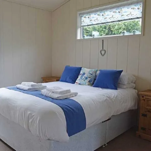 the-hollies-camping-leisure-resort-suffolk-jolu9