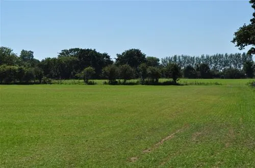 the-hollies-camping-leisure-resort-suffolk-quvso