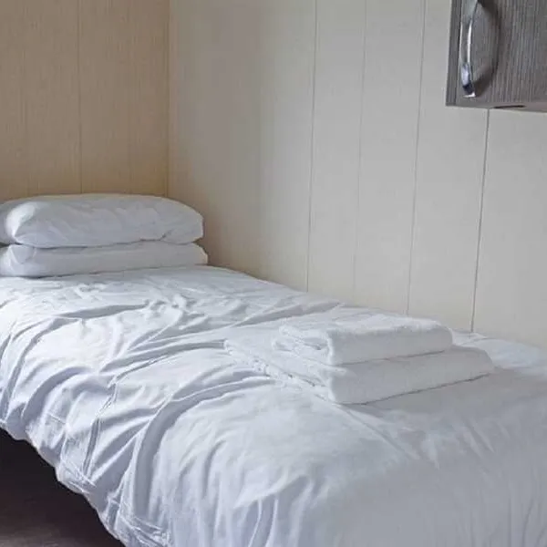 the-hollies-camping-leisure-resort-suffolk-za92c