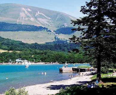 camping-au-pr-du-lac-isre-awq4g