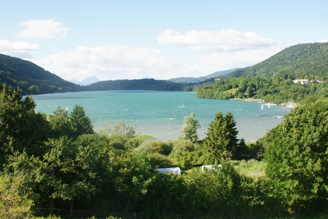 camping-au-pr-du-lac-isre-egxci