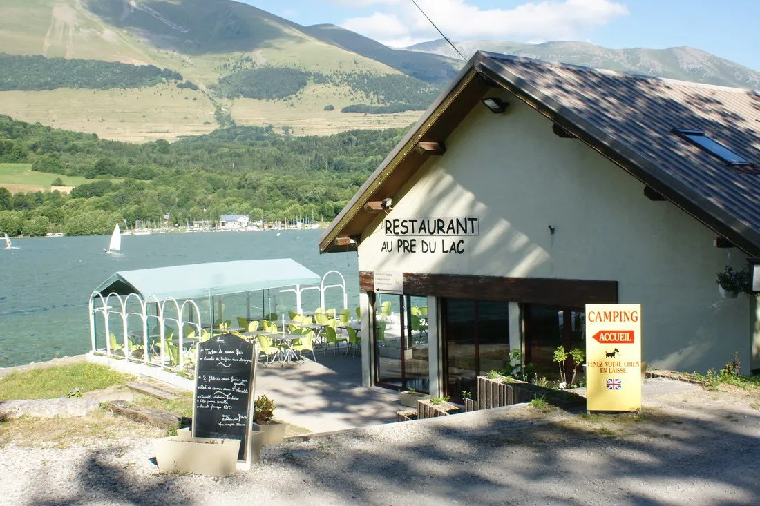 camping-au-pr-du-lac-isre-h4f48