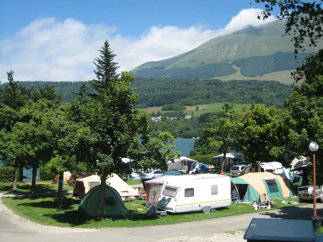 camping-au-pr-du-lac-isre-sinih