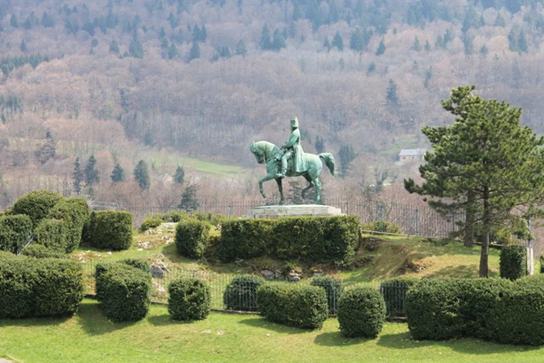 camping-au-pr-du-lac-isre-tdfj5