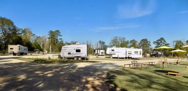 new-adventure-rv-park-horse-hotel-coldspring-rmguk