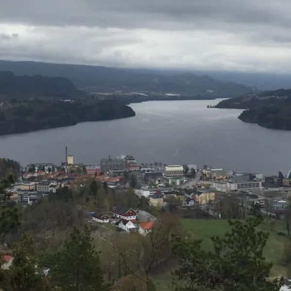 su-tinnes-bobilparkering-notodden-y9axz