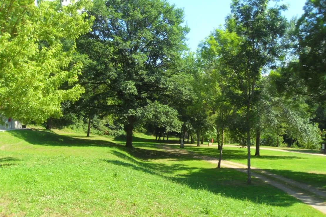 camping-municipal-chouvigny-chouvigny-13n16