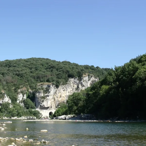 des-tunnels-vallon-pont-darc-ardeche-hboqk