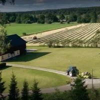 gyllene-brunnen-brollopslokal-glamping-fjardhundra-bi4j4