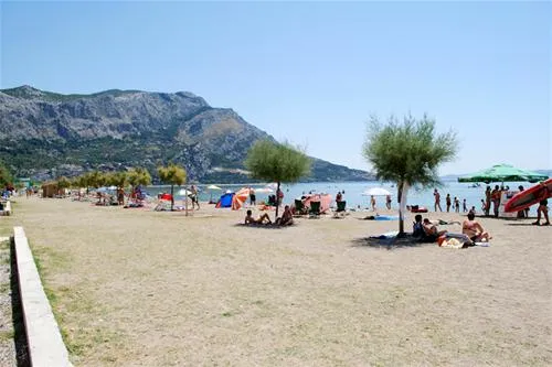kamp-galeb-omi-huhnh