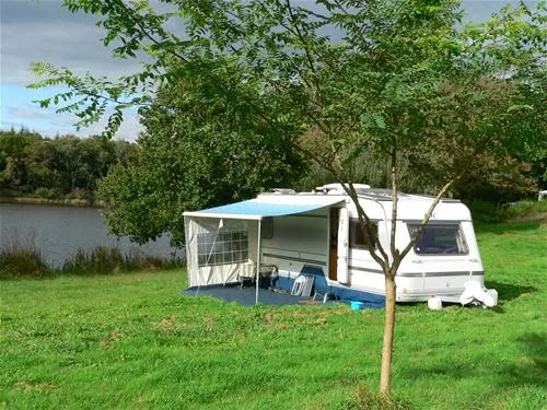 camping-vue-du-lac--fours-bwct3