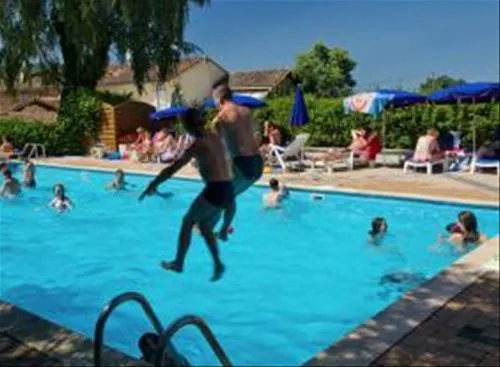 camping-le-pressoir-petit-palais-et-cornemps-2xr3x