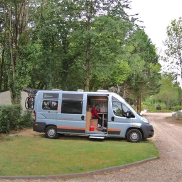 camping-le-pressoir-petit-palais-et-cornemps-dou3i